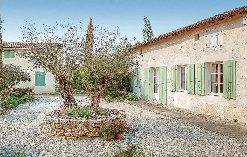 Amazing Home In Rioux