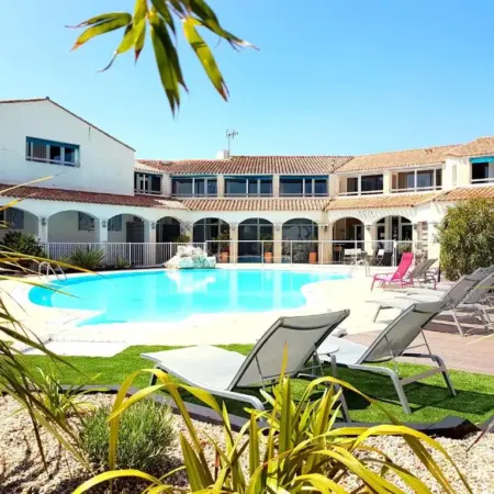 Hôtel Restaurant Le Grand Large – Face à la plage – Ile de Ré