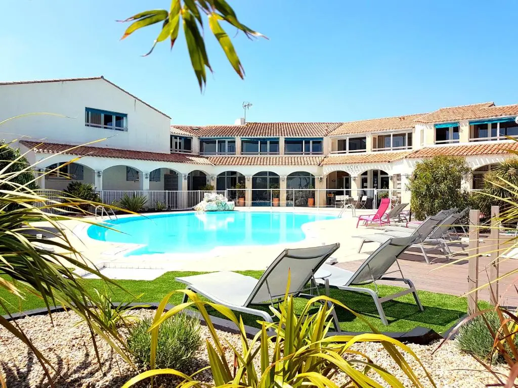 Hôtel Restaurant Le Grand Large – Face à la plage – Ile de Ré