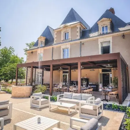 Hôtel & Restaurant – Le Manoir des Cèdres – piscine extérieure et climatisation