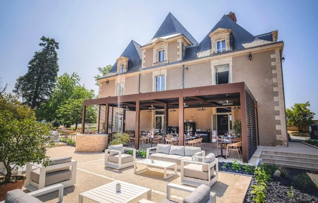 Hôtel & Restaurant – Le Manoir des Cèdres – piscine extérieure et climatisation