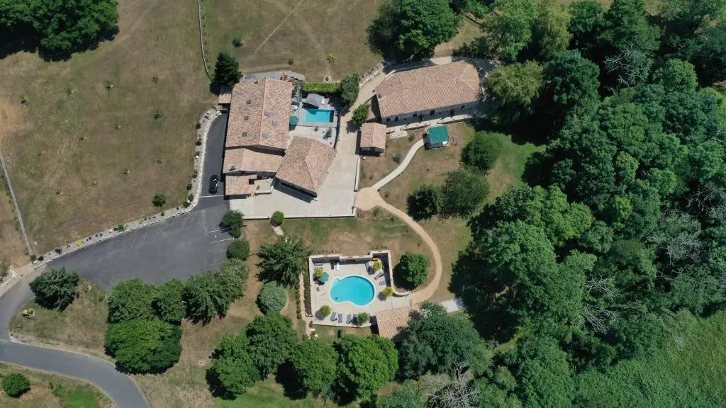 Domaine de Brise Bois – Chambres & Gîtes