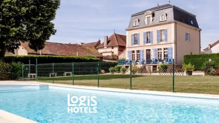 Logis Hotel Domaine du Cheval Blanc