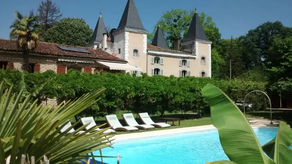 Hotel Logis – Chateau de Beauregard