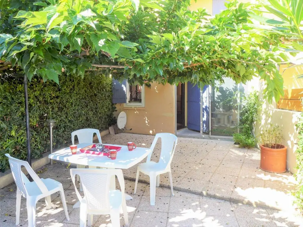 Apartment Les Terrasses de la Méditerranée-2 by Interhome