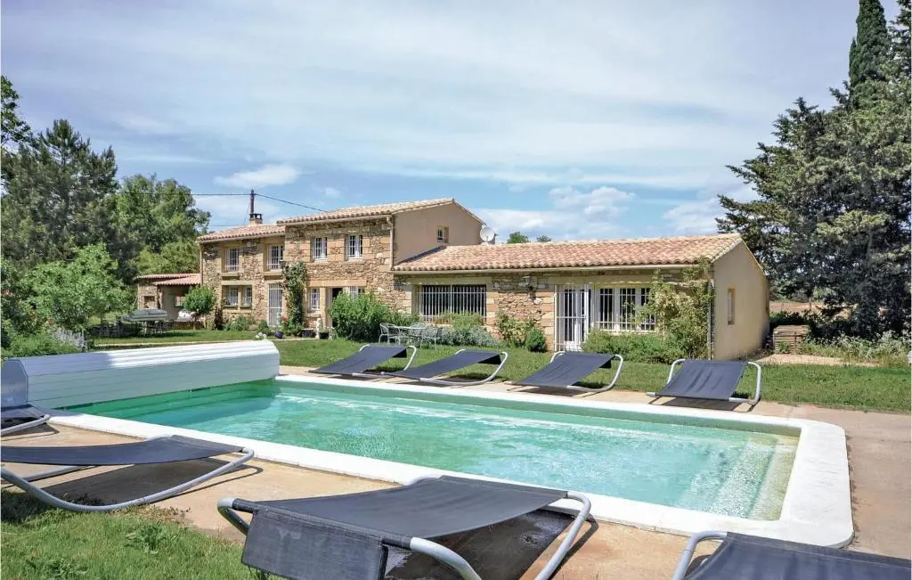 Cozy Home In St Quentin La Poterie