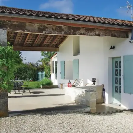Lovely Home In St Fort Sur Gironde
