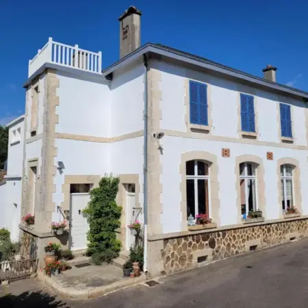Holiday Home in Limousin near Forest