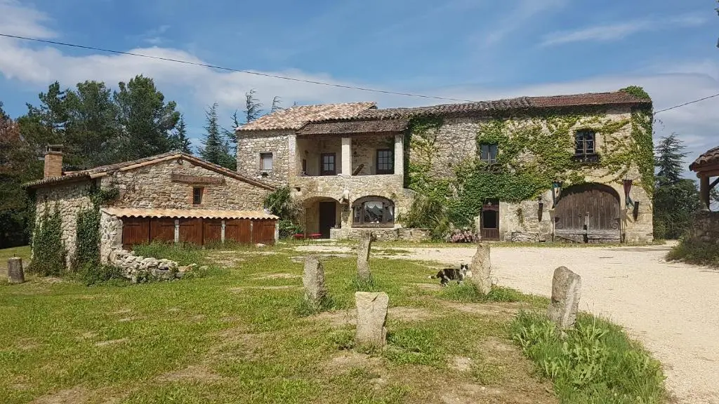 Le relais magique des sorciers et ses énigmes