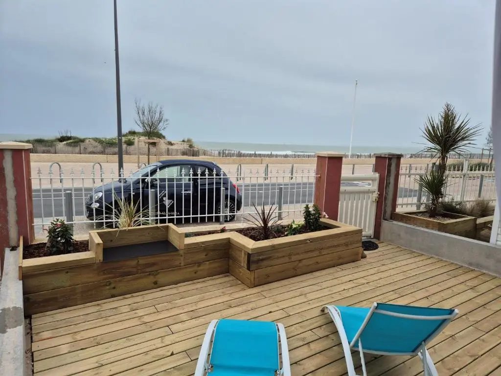 Joussac Côté Plage – Devant l’océan