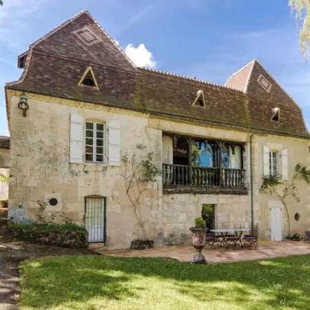 Ritzy Mansion in Sourzac with Tennis Court