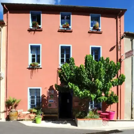 Chambres d’Hôtes et Gîtes- L’Abri sous Roche