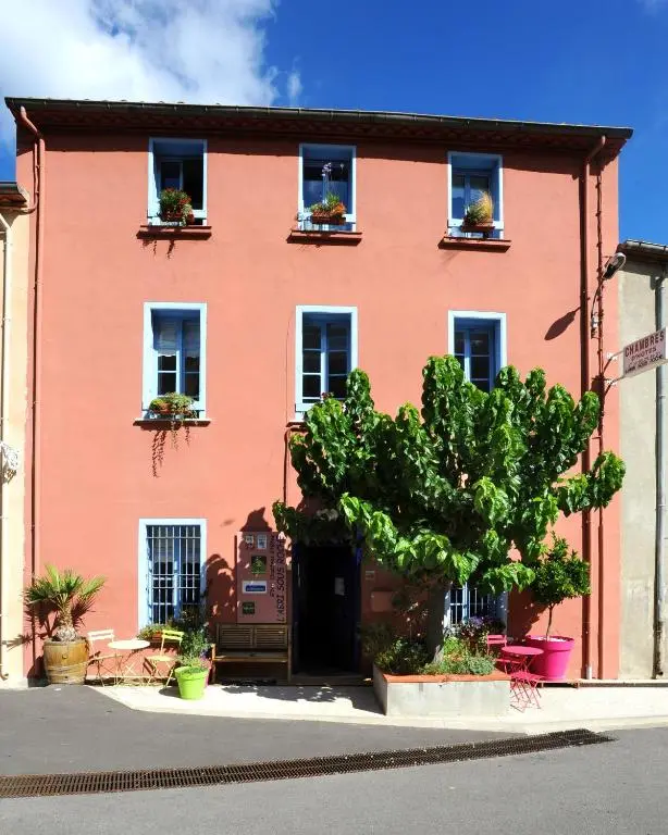 Chambres d’Hôtes et Gîtes- L’Abri sous Roche