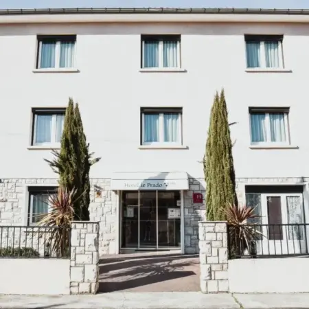 Hôtel PRADO avec Parking – Proche Zénith