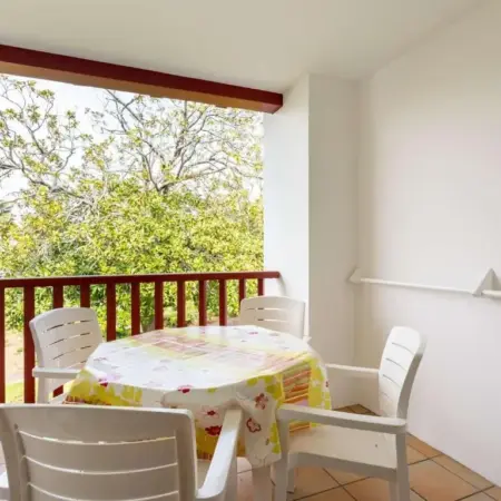 Studio moderne avec piscine et parking, proche corniche basque – FR-1-2-303