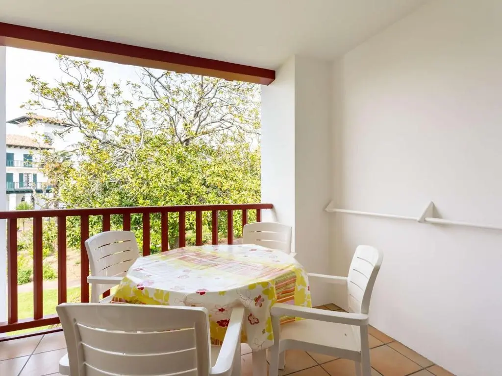 Studio moderne avec piscine et parking, proche corniche basque – FR-1-2-303
