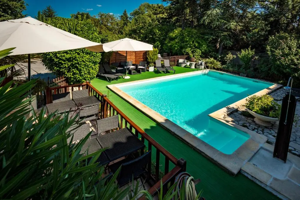 LOGIS HOTEL L’ Auberge d’Uzes