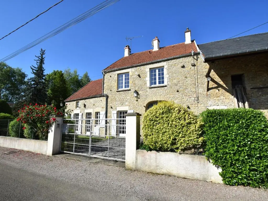 Holiday Home Vault-de-Lugny near Forest