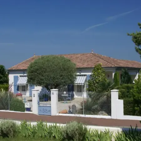 Côté plage – APPARTEMENT VILLA L’OLIVIER Vaux sur mer-Royan